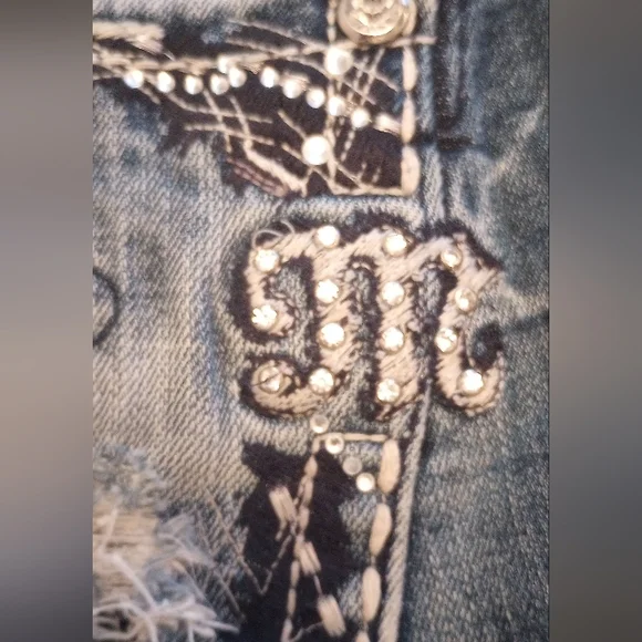 Miss Me Cropped Jeans - Picture 2 of 9